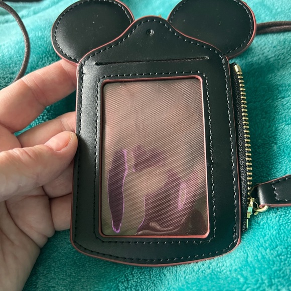 ID holders - Picture 2 of 6